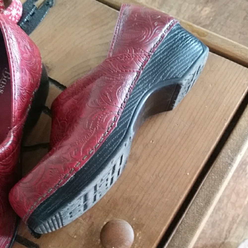 Red pattern slip on! - Picture 2 of 2